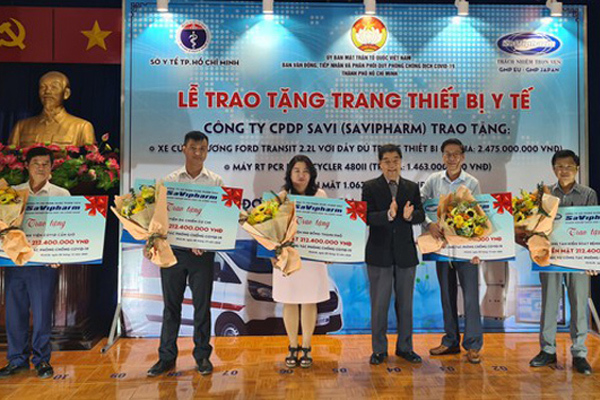 Savipharm tặng Y tế TP.HCM nhiều thiết bị phòng chống dịch