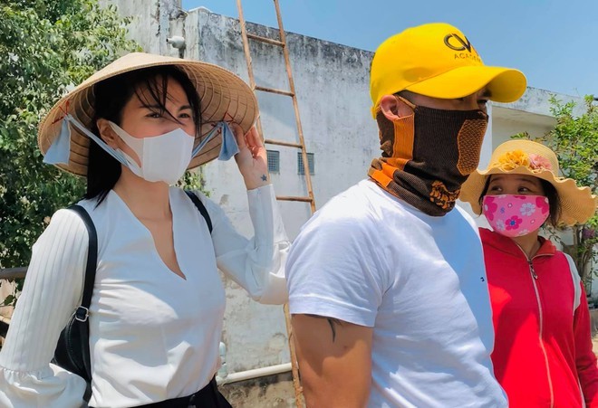 Thủy Tiên kêu gọi được 2 tỷ trong 2 giờ cứu trợ người miền ...