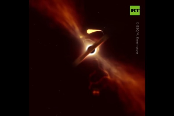 Khoảnh khắc siêu hố đen xé toạc một ngôi sao