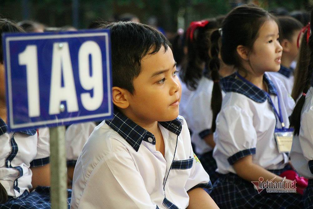 More textbooks for first graders face criticism