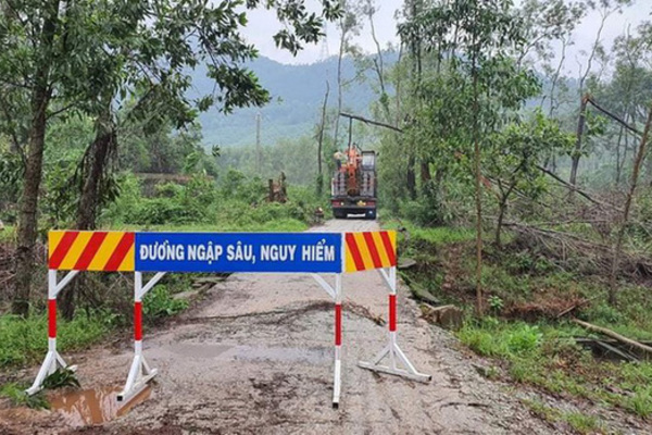 Núi sụt, trùm lên căn nhà đoàn cứu hộ thủy điện dừng chân, 13 cán bộ mất tích