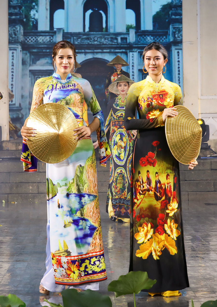 Nón lá dát vàng, áo dài di sản được trình diễn ở Lễ hội Áo dài