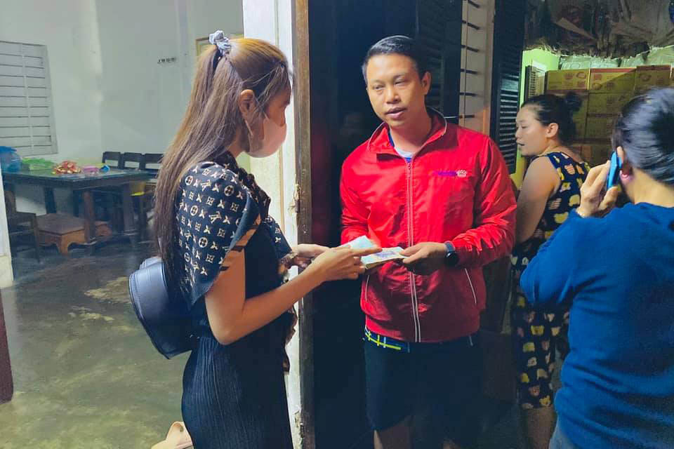 Clip xúc động Thuỷ Tiên làm từ thiện ở Huế sau khi kêu gọi được 10 tỷ