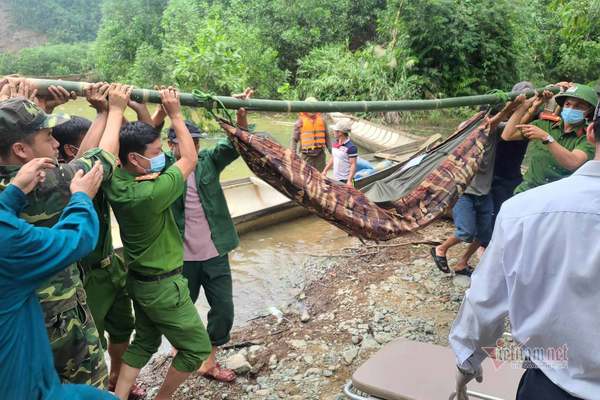 Hiện trường lở núi san phẳng nhà điều hành Thủy điện Rào Trăng 3