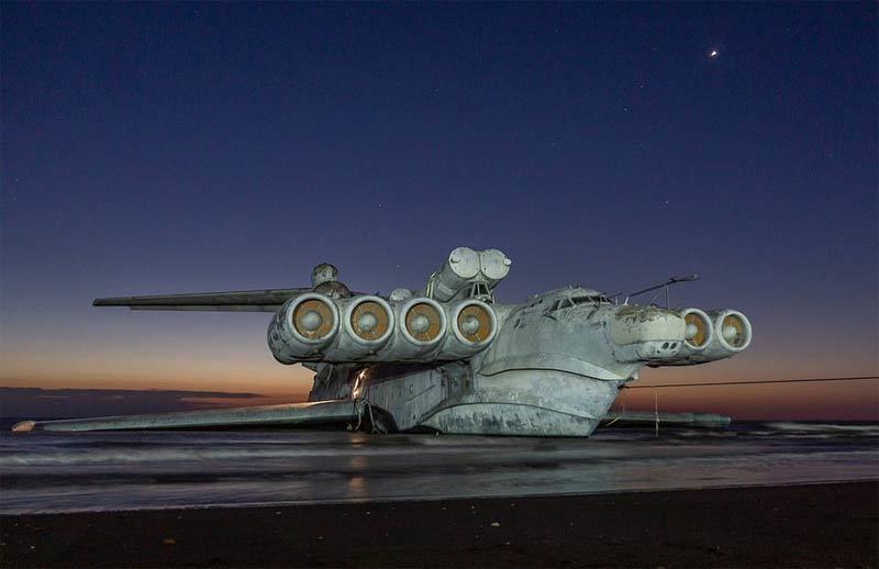 Xem tàu bay 'quái vật' thời Liên Xô dạt vào bờ biển