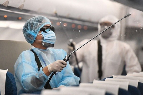 Thêm 9 chuyên gia vào Việt Nam mắc Covid-19