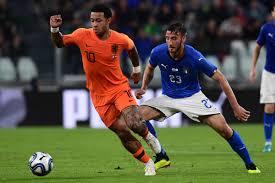 Lịch thi đấu bóng đá hôm nay 14/10: Italia đại chiến Hà Lan