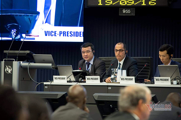 Phút “cân não” của vị chuyên gia đàm phán hàng đầu về thương mại điện tử và Viễn thông