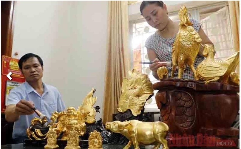 Time-honoured craft of gold laminating in Kieu Ky village