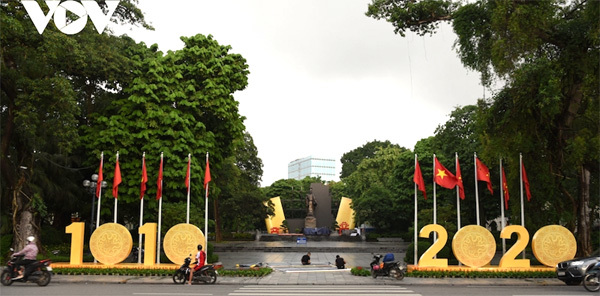 Ly Thai To flower garden bears Thang Long - Hanoi’s imprint