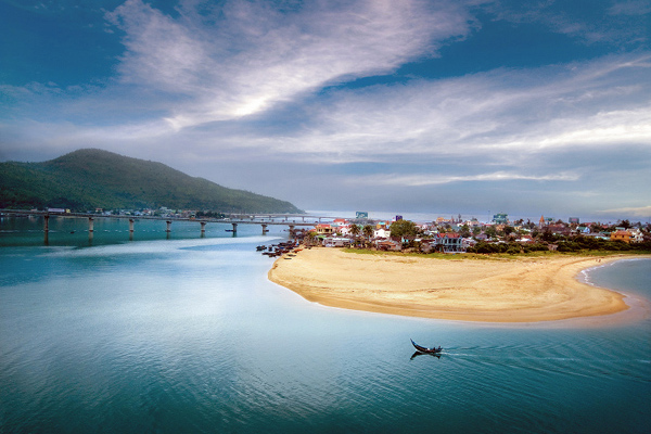 9 nghệ sĩ góp mặt trong triển lãm đặc biệt về 'Biển sống'