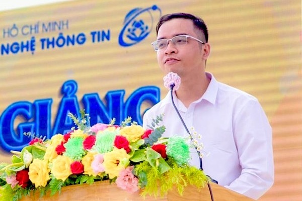 Cựu sinh viên y dược trở thành thủ khoa ĐH Công nghệ Thông tin