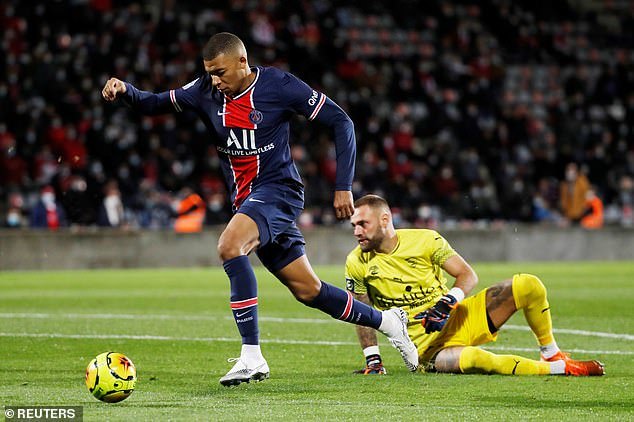 Mbappe tỏa sáng rực rỡ, PSG khiến MU run sợ