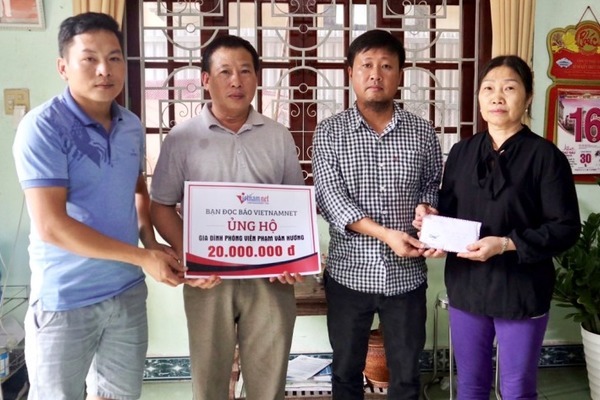 Báo VietNamNet trao 20 triệu đồng đến gia đình phóng viên hy sinh khi tham gia cứu hộ Rào Trăng 3