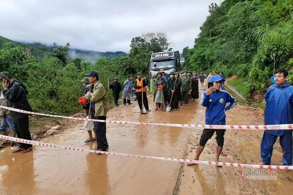 Hiện trường tìm kiếm cứu nạn 22 cán bộ, chiến sỹ bị vùi lấp ở Quảng Trị
