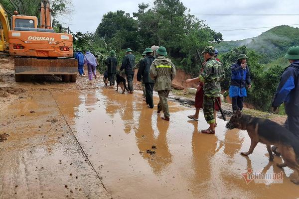 Hiện trường tìm kiếm cứu nạn 22 cán bộ, chiến sỹ bị vùi lấp ở Quảng Trị