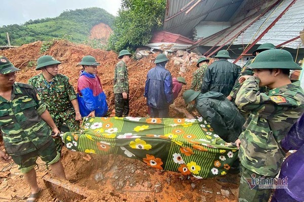 Cán bộ thoát chết vụ đất lở vùi lấp 22 người: Núi nổ lớn, tôi nghe đồng đội kêu cứu