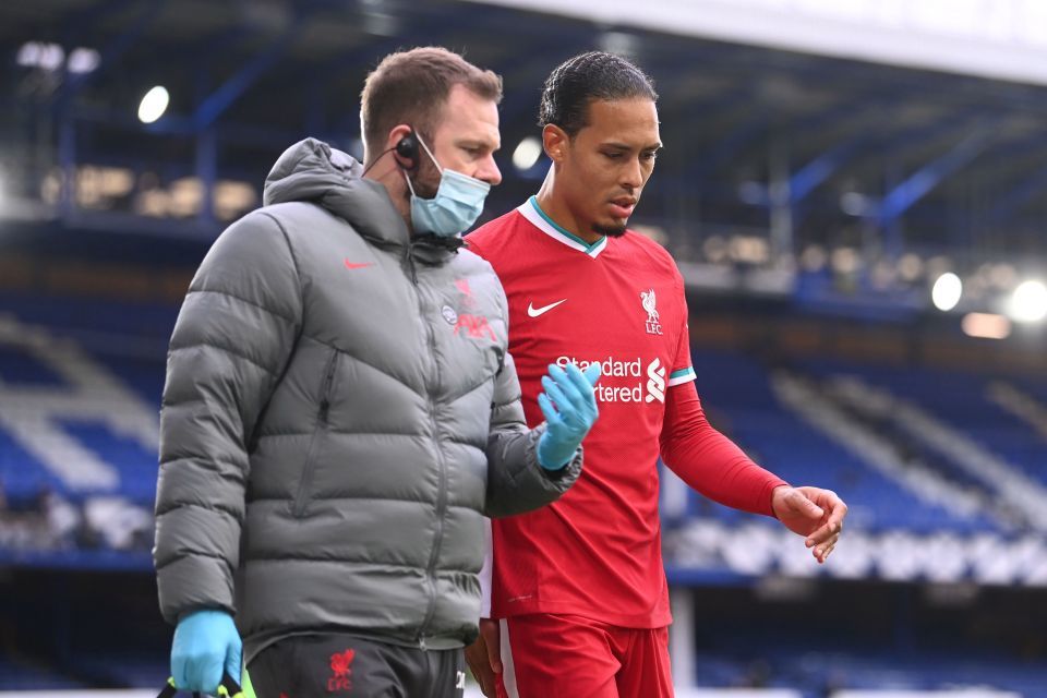 Liverpool xác nhận tin dữ phẫu thuật Van Dijk