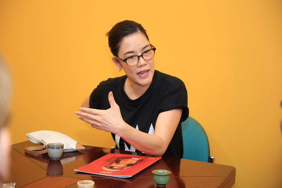 Thu Phương hát về Hoàng hậu Nam Phương nhân dịp 20/10