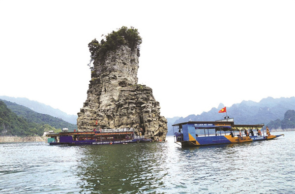 Exploring an inland Ha Long Bay in Tuyen Quang