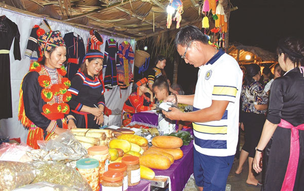 Exploring an inland Ha Long Bay in Tuyen Quang