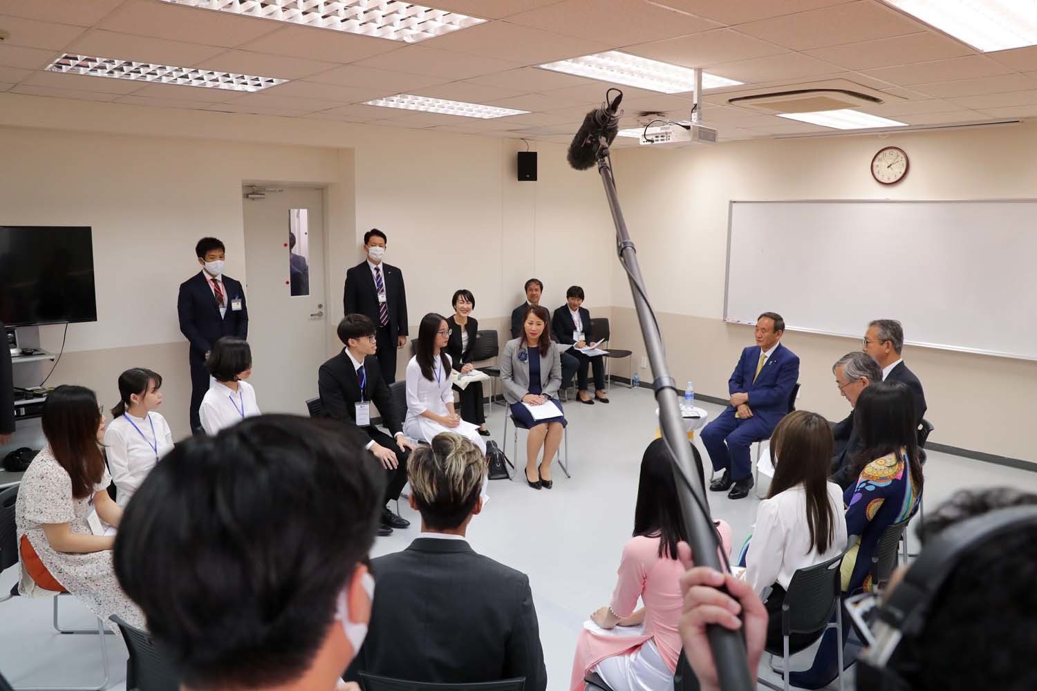 Bài phát biểu của Thủ tướng Nhật Bản Suga Yoshihide với sinh viên