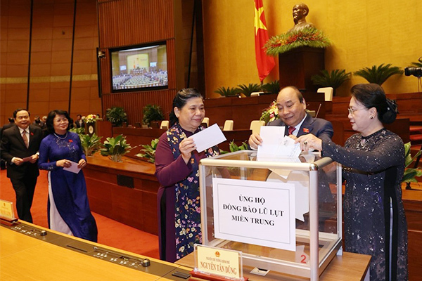 Quốc hội chia sẻ những đau thương, mất mát của đồng bào miền Trung