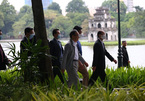 Japanese PM goes jogging in downtown Hanoi