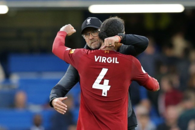 Klopp nhắn nhủ xúc động, Van Dijk quyết sớm trở lại