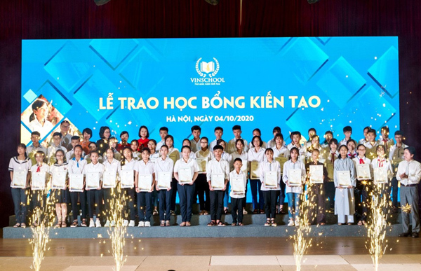 68 học sinh nghèo nhận học bổng Kiến tạo của Vinschool