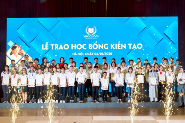 68 học sinh nghèo nhận học bổng Kiến tạo của Vinschool