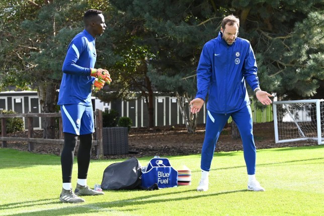 Chelsea gây sốc, đăng ký Petr Cech thi đấu trở lại