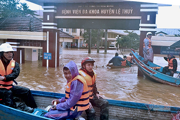 Dự báo thời tiết 21/10: Miền Trung chưa thôi mưa, lũ rút rất chậm