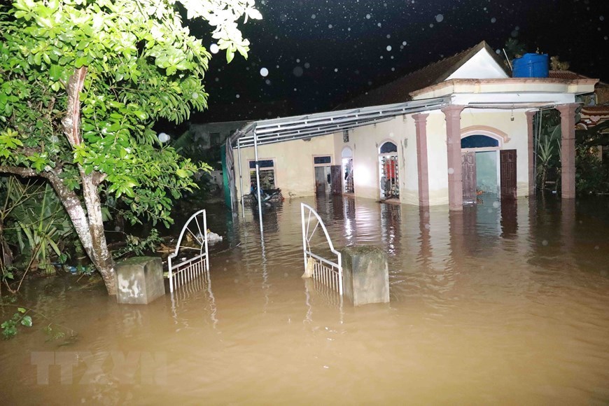 Parts of Ha Tinh province isolated due to prolonged heavy rain