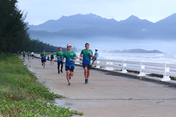 Runner các miền hứng khởi chạy kết nối VPBank Hanoi Marathon ASEAN 2020