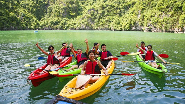 Kayaking in Ba Hang Village: A leisurely way to discover Quang Ninh’s landscape