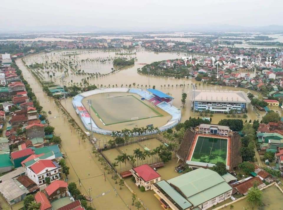 Mưa lũ ngập lụt, Hà Tĩnh đấu Viettel tại Hàng Đẫy