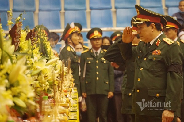 Tiễn đưa 22 cán bộ, chiến sĩ hy sinh ở Quảng Trị