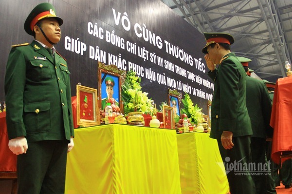 Tiễn đưa 22 cán bộ, chiến sĩ hy sinh ở Quảng Trị