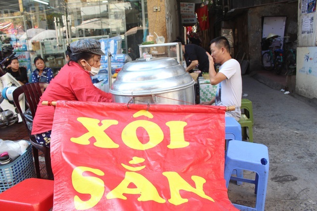 Kỳ lạ món ăn độn nhà nghèo thời bao cấp, thành đặc sản 'xếp hàng' ở Hà Nội