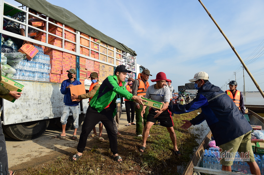 Both relief trucks and the Hanoi buoy were launched at Quang Binh