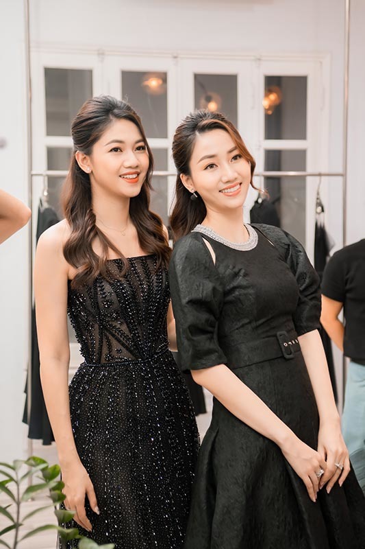 Ngọc Hân cùng dàn người đẹp mua váy của NTK Hà Duy ủng hộ miền Trung