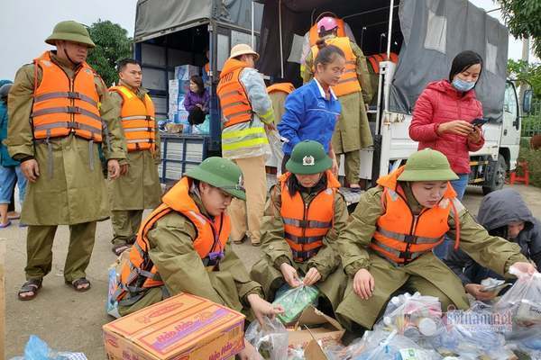 Xuất khẩn cấp nhiều hàng hóa dự trữ quốc gia cứu trợ đồng bào miền Trung