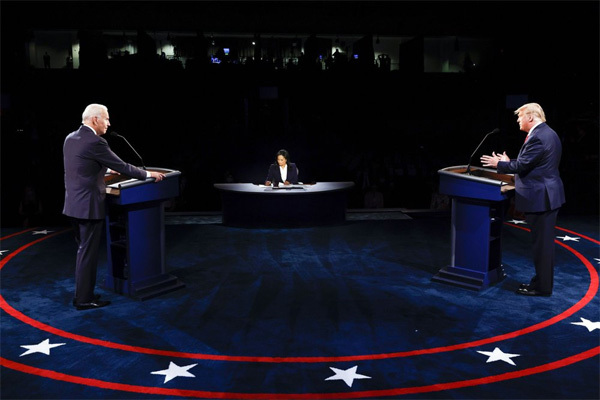Toàn cảnh trận 'so găng' Trump-Biden cuối cùng