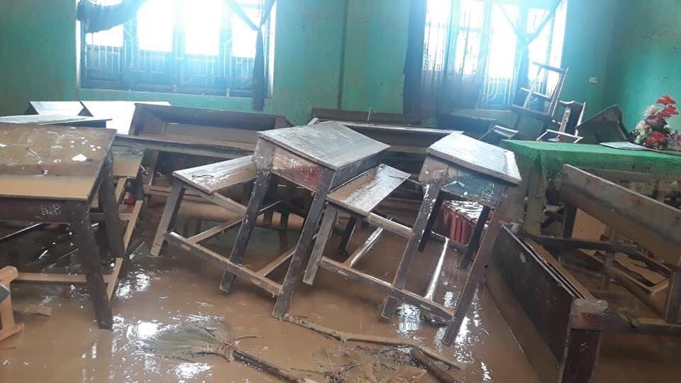 Hàng trăm trường học ở Quảng Trị hoang tàn sau lũ
