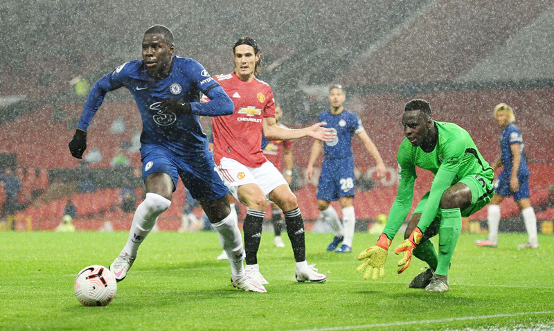 Mendy bắt xuất thần giúp Chelsea cầm hòa MU