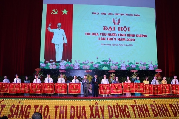 “Đoàn kết, sáng tạo, thi đua xây dựng Bình Dương văn minh, giàu đẹp”