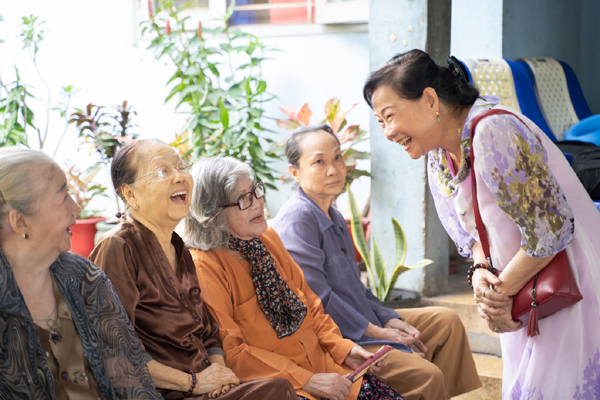 Mang yêu thương đến khu dưỡng lão nghệ sĩ TP.HCM