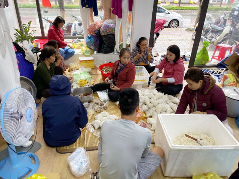 NTK Nhật Dũng tặng 5000 suất cơm, nhu yếu phẩm giúp người dân vùng lũ