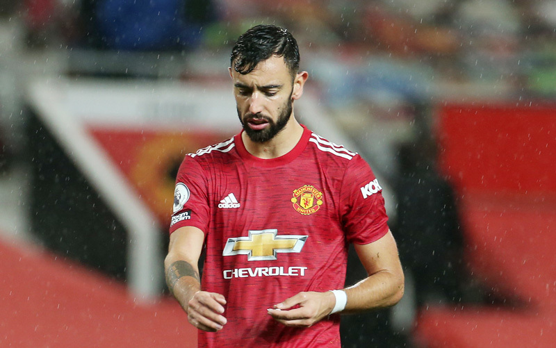 Bruno Fernandes hậm hực vì thay đổi trên hàng tiền vệ MU